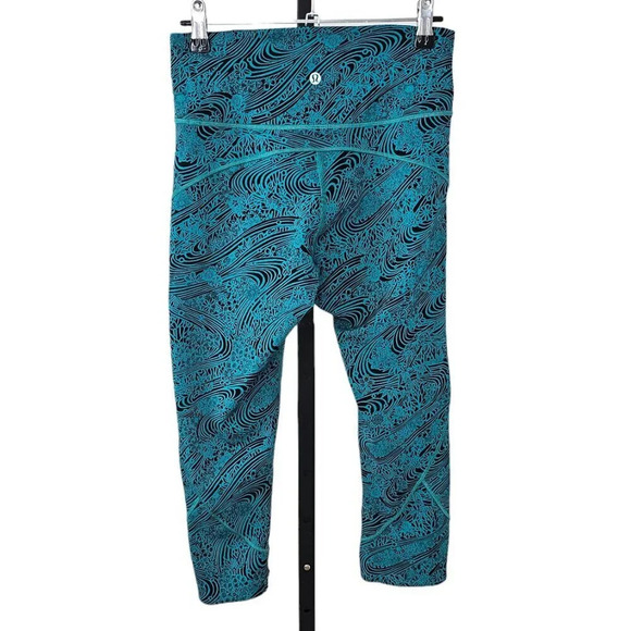 Lululemon In Movement Crop *Everlux 19" Kitakami Spirit Green Black Size 6 - Picture 3 of 8